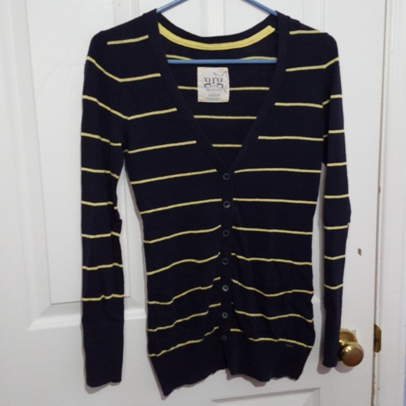 (3 FOR $20)Garage Light Cardigan. - Picture 1 of 3